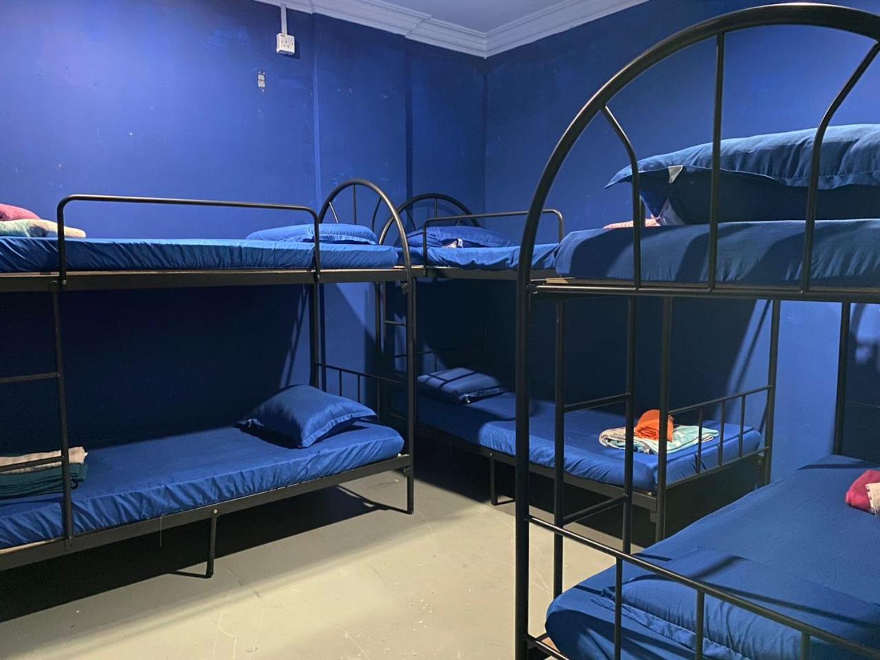 Capsule Inn Kota Kinabalu Esterno foto