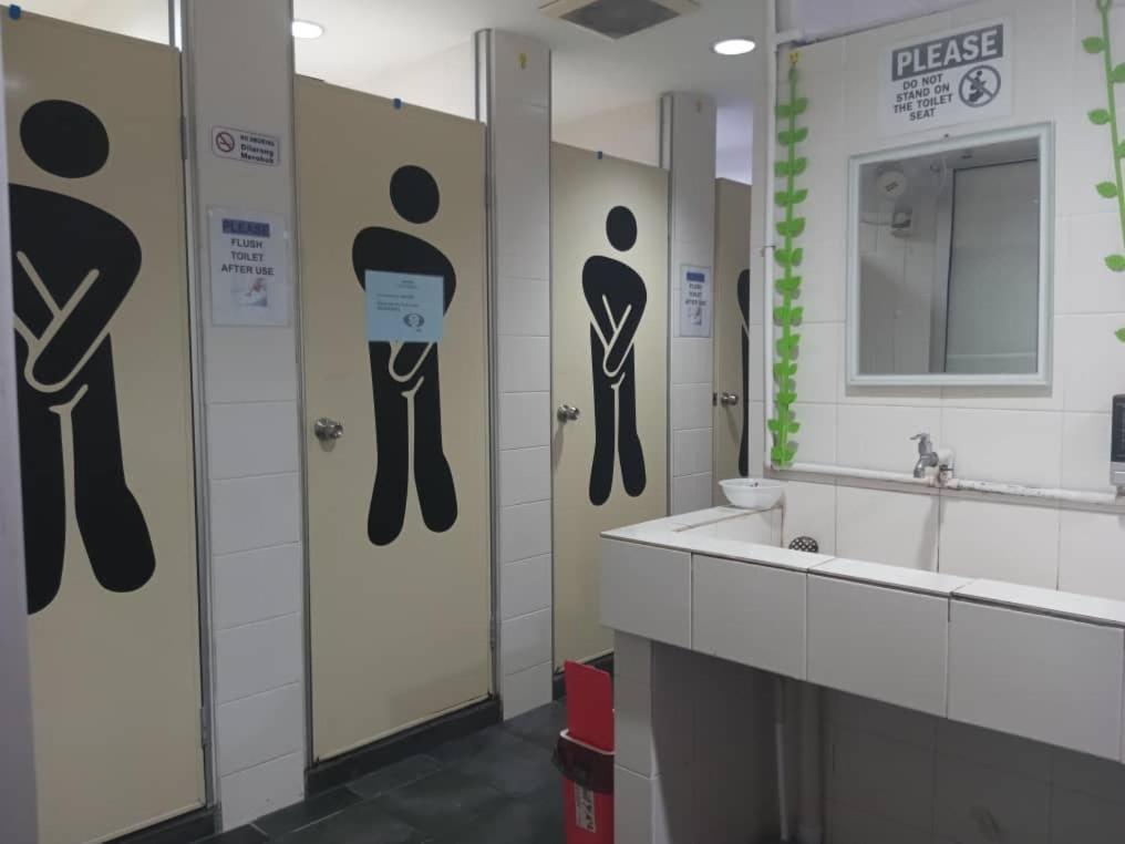 Capsule Inn Kota Kinabalu Esterno foto