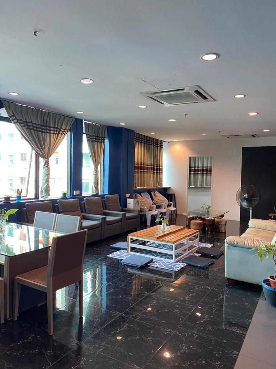 Capsule Inn Kota Kinabalu Esterno foto